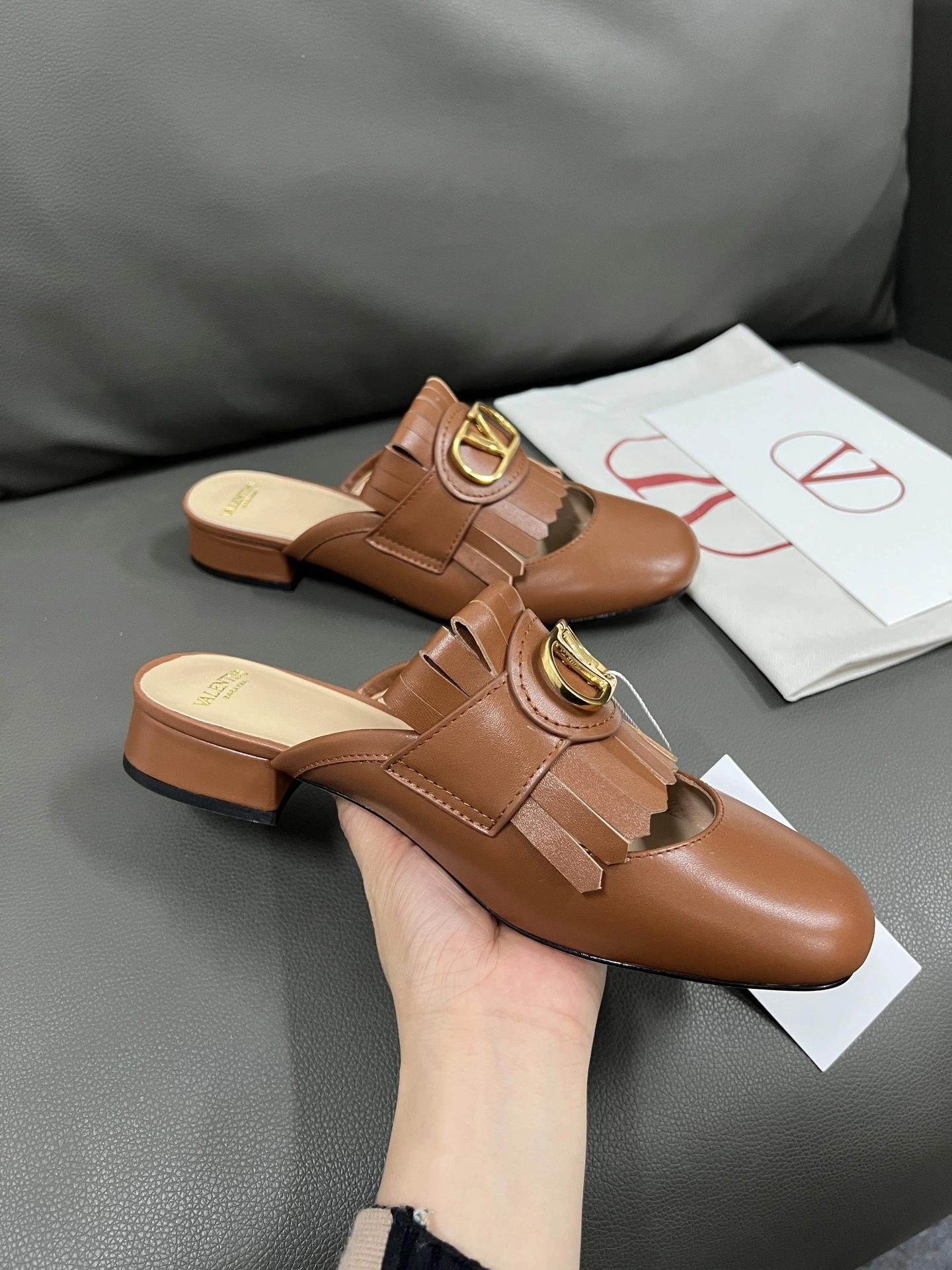 COCO-- V1859ti9o 6W2S0LP8DSHN58 Heel height： 2.5CM Calfskin item:E-X194D4044
